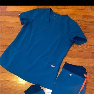 Casma top and Zamora jogger figs scrubs size XS lightly worn